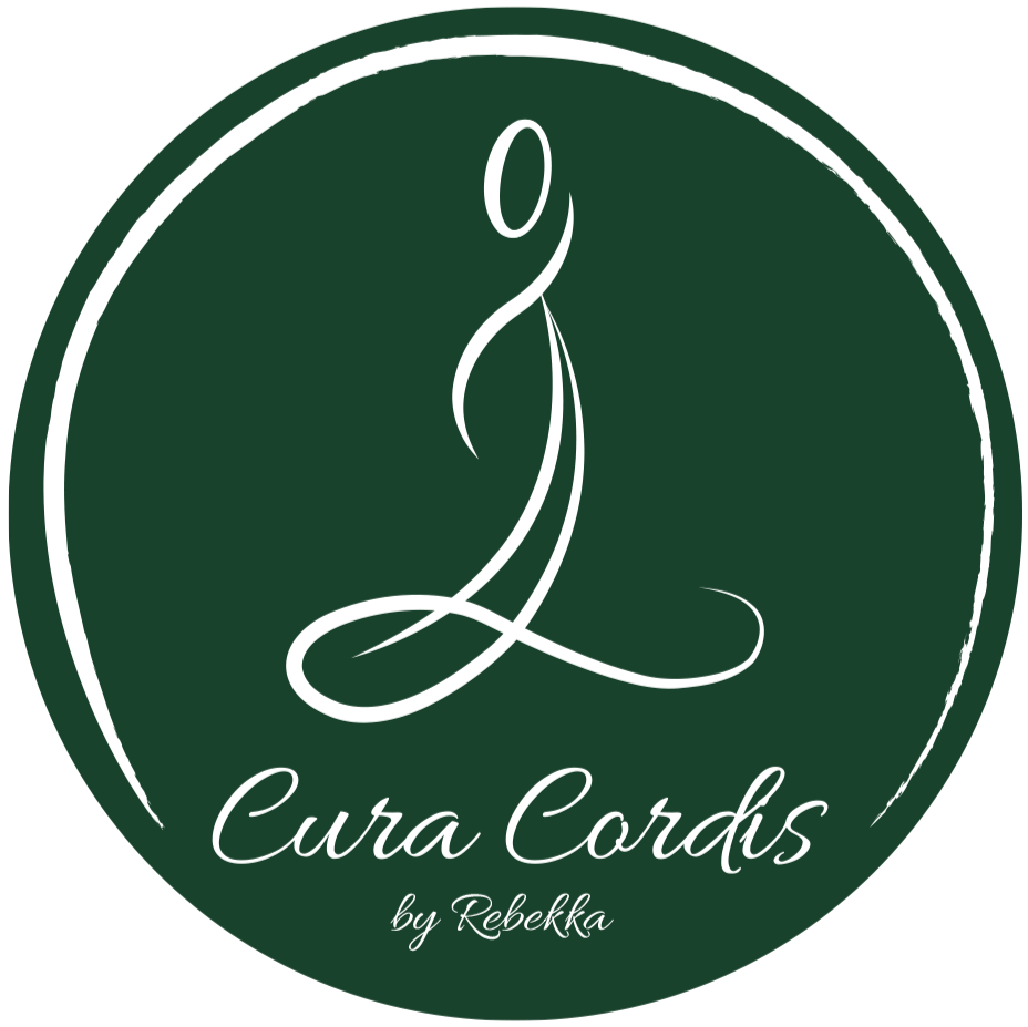 Logo cura cordis by rebekka: kreds, indeni dansende skeamtisk figure. uenlighedstegn som bunden. Livetskraft, yin yang. feminin maskulin. holistisk.